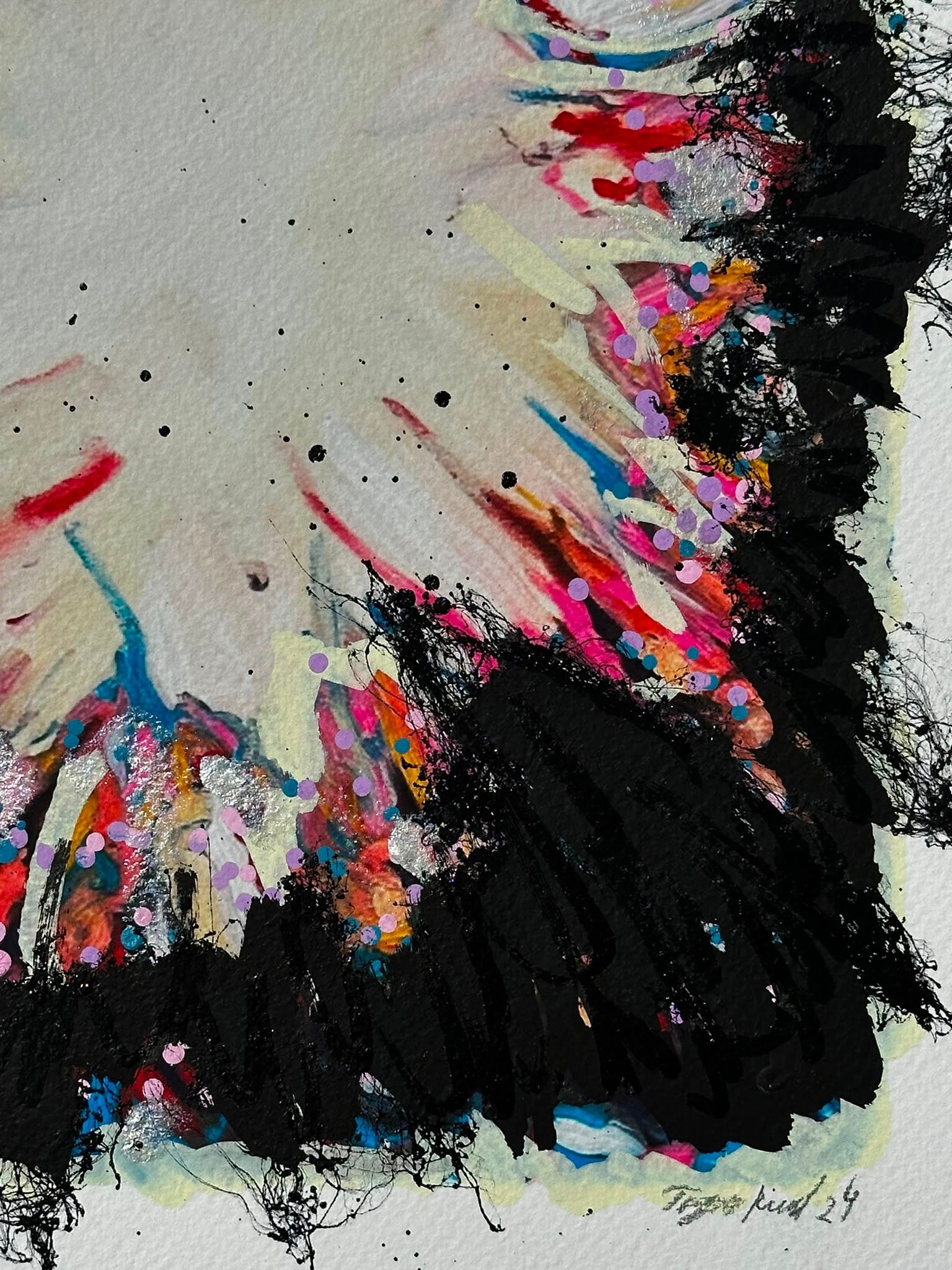 Source 3 V006 — detail