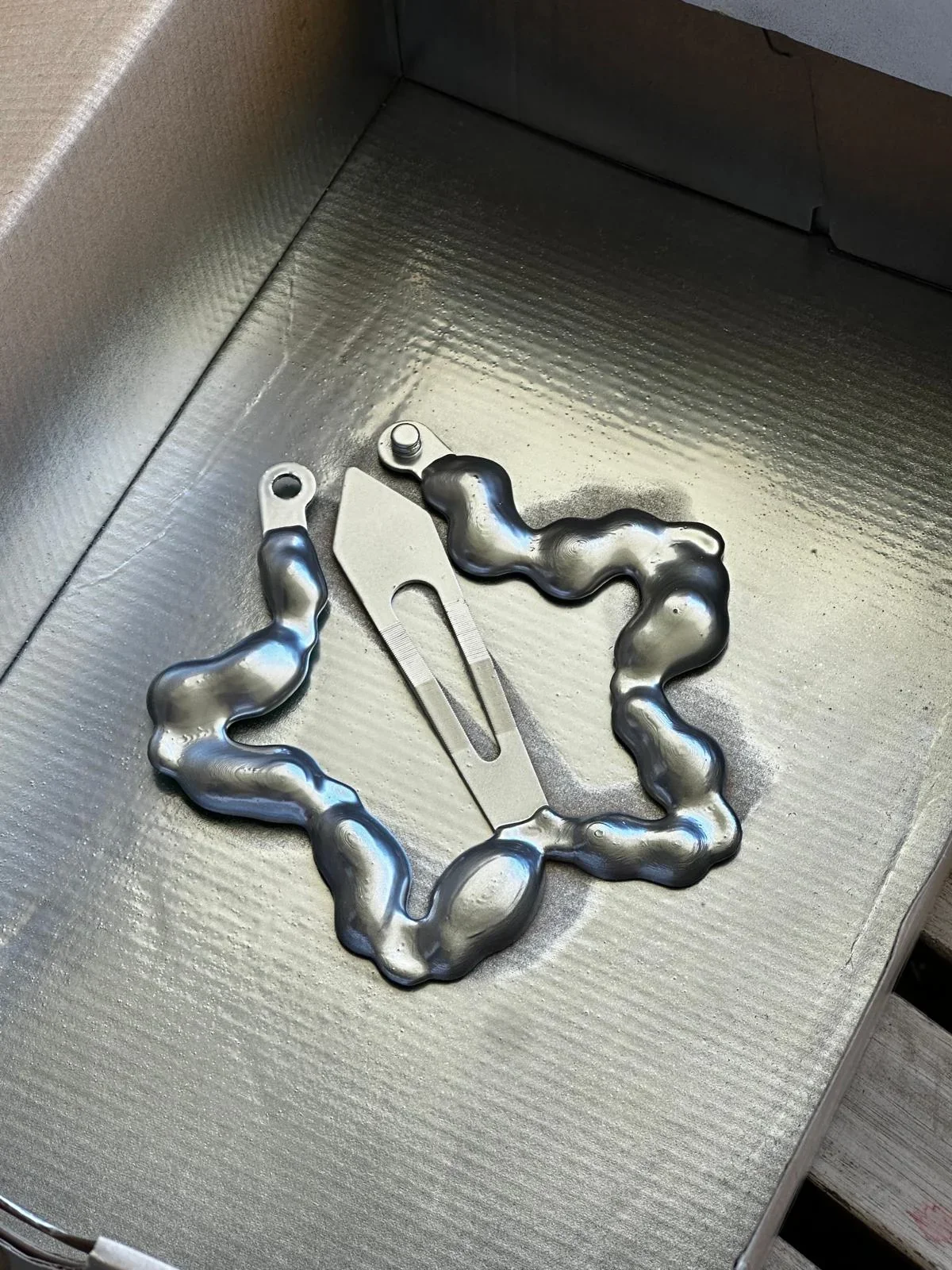 Blob hair clip, In the spray booth